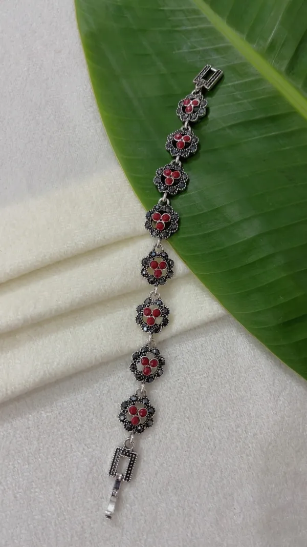 Black_Oxidized_Floral_Link_Bracelet_for_Women