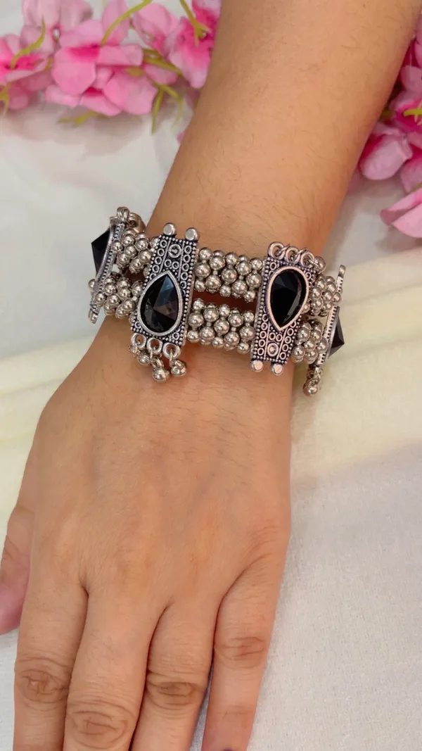 Silver_Oxidized_Stone_Studded_Bracelet_for_Women