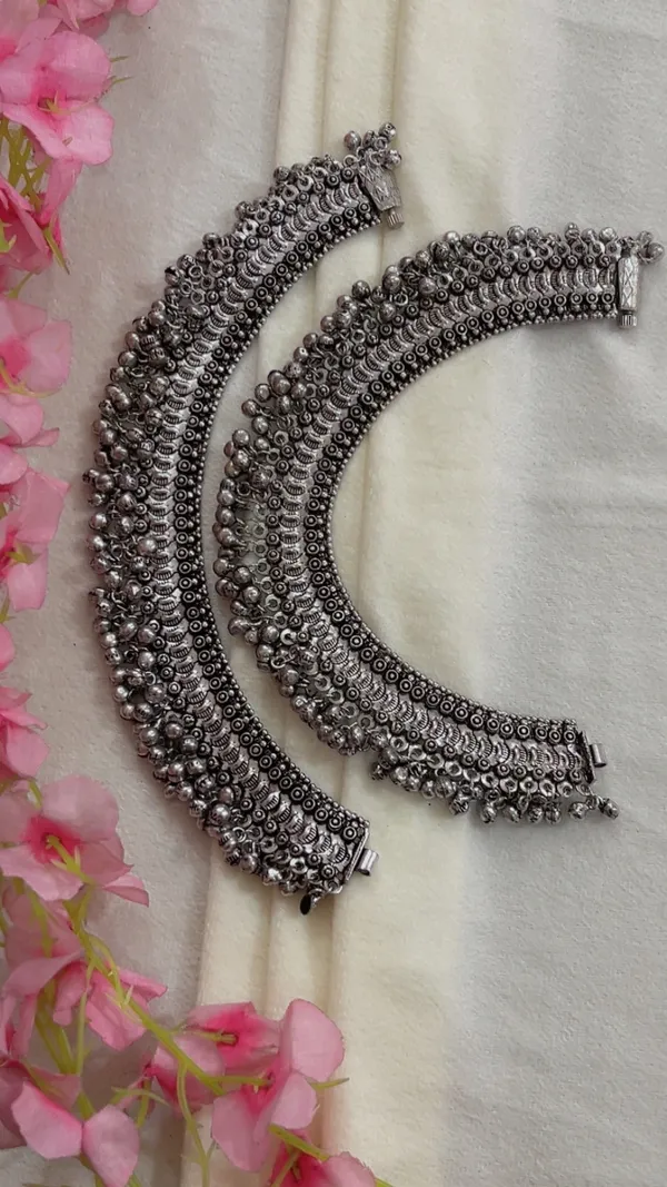Silver-Tone_Oxidized_Traditional_Anklets_for_Women