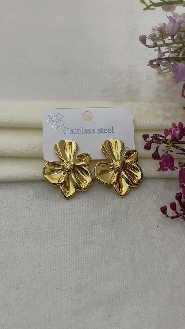 Gold-Tone_Floral_Stud_Earrings_for_Women