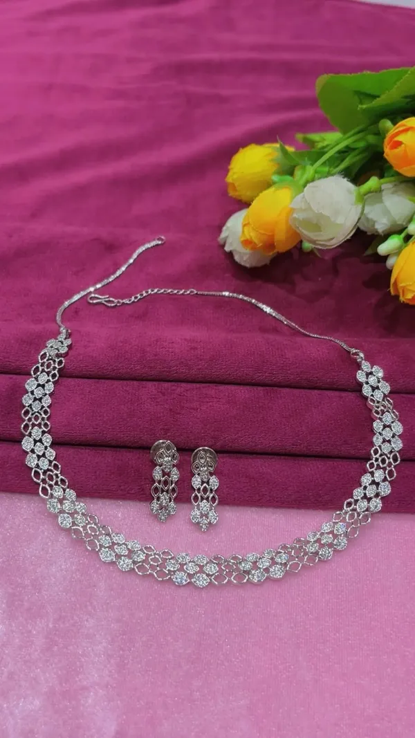 Silver-Toned_Stone-Studded_Necklace_And_Earrings_Set_for_Women