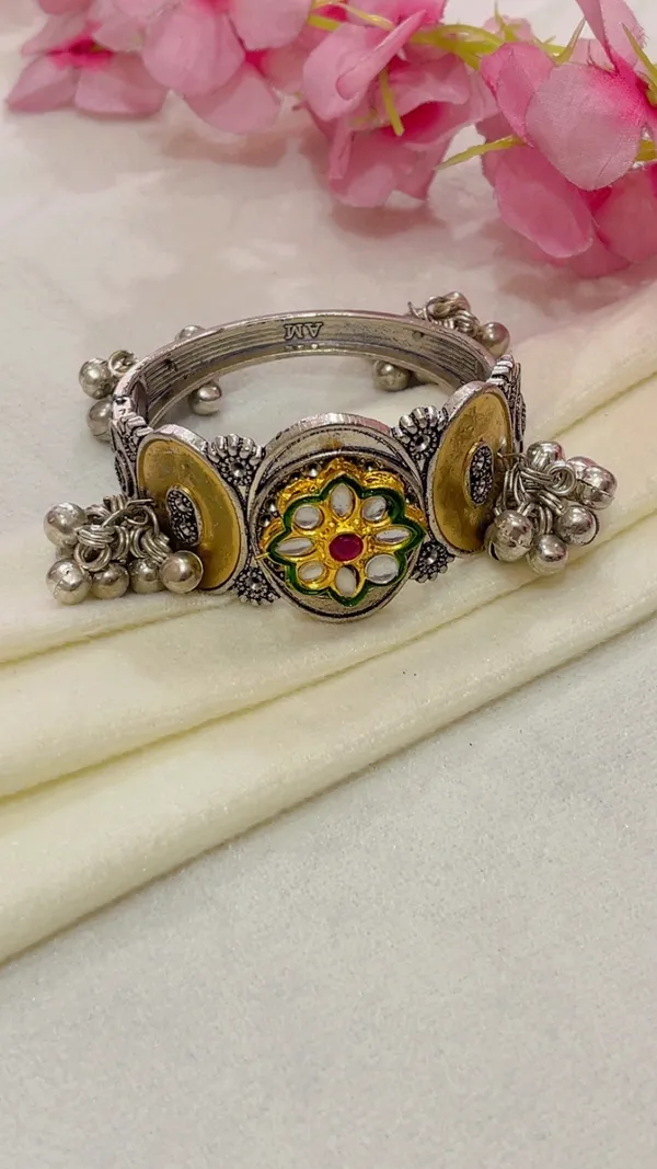 Silver_Oxidised_Floral_Charm_Bracelet_for_Women