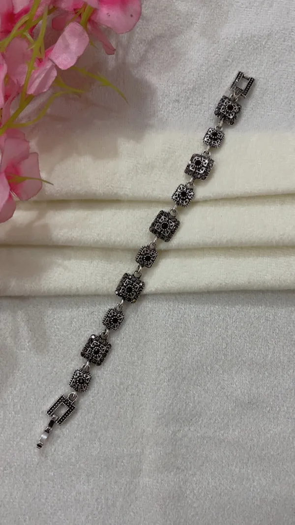 Black_Oxidized_Finish_Square_Motif_Link_Bracelet