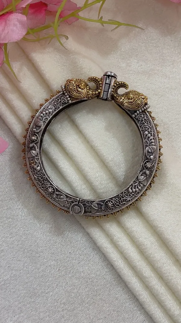 Oxidized_Silver_Gold_Tone_Ornate_Kada_Bangle_for_Women