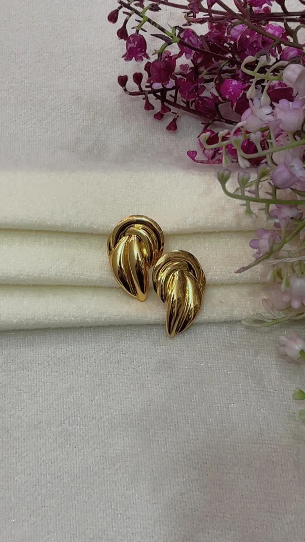 Gold_Tone_Leaf_Design_Stud_Earrings_for_Women