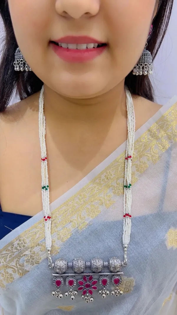Silver_Tone_Pearl_Beaded_Ethnic_Necklace_Set_for_Women