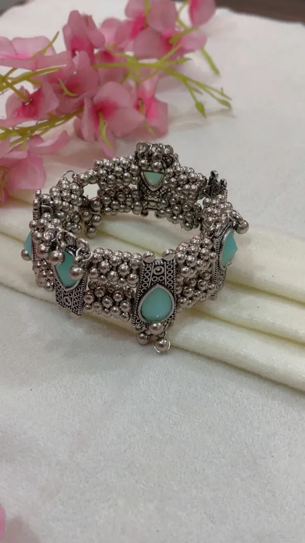 Silver-Tone_Oxidized_Turquoise_Bracelet_for_Women