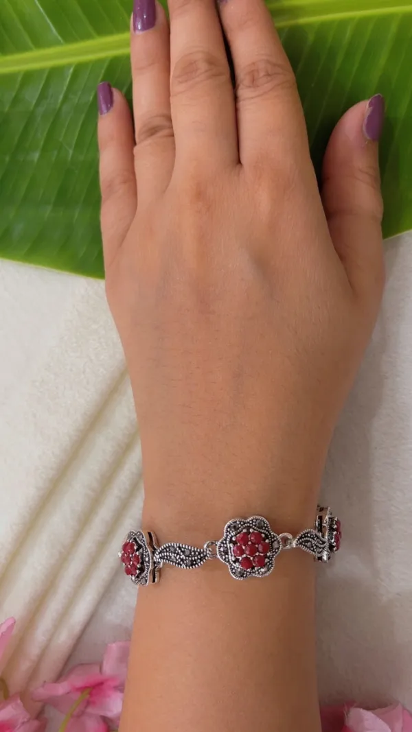 Silver-Tone_Floral_Stone_Bracelet_for_Women