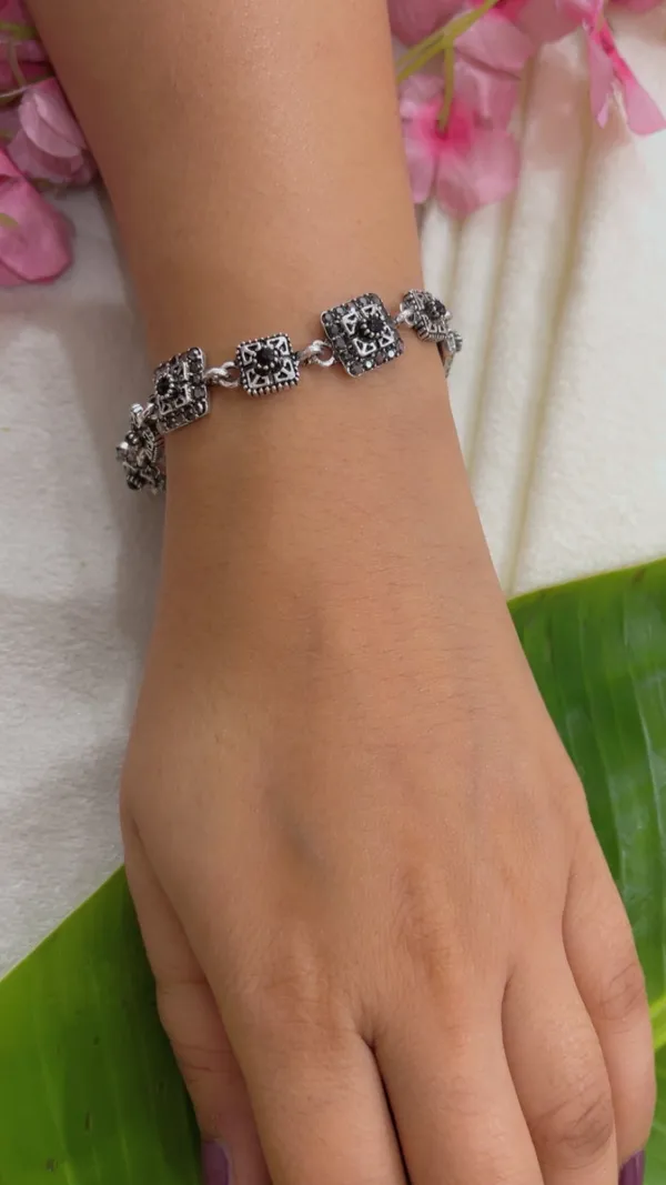 Black_Oxidized_Finish_Square_Motif_Link_Bracelet