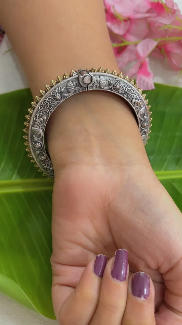 Oxidized_Silver_Gold_Tone_Ornate_Kada_Bangle_for_Women