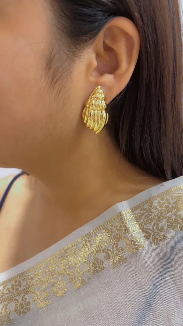 Gold_Tone_Textured_Shell_Stud_Earrings