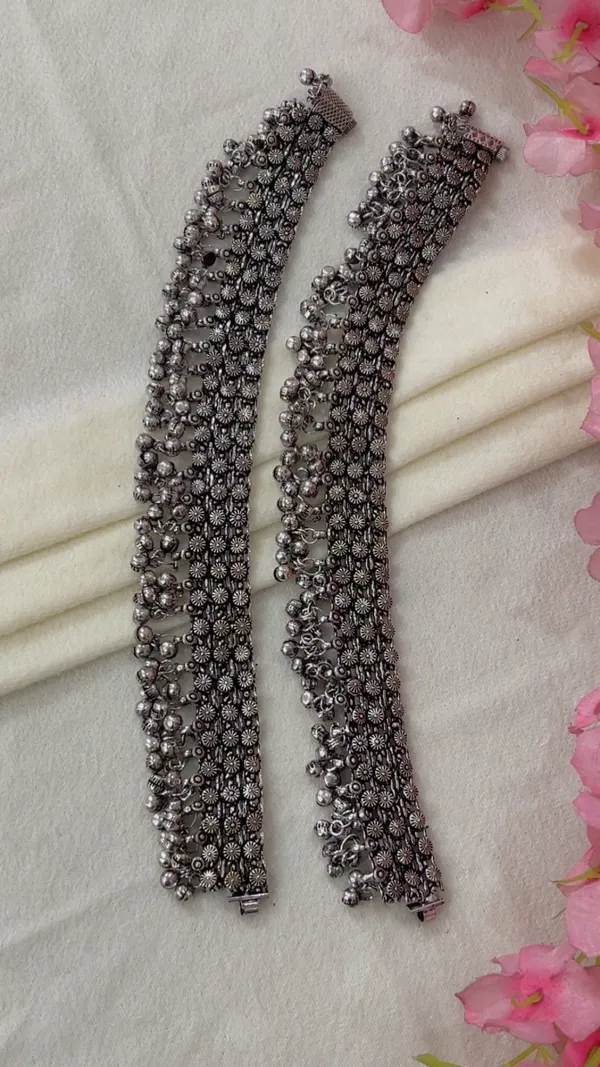 Silver_Oxidized_Traditional_Anklets_for_Women