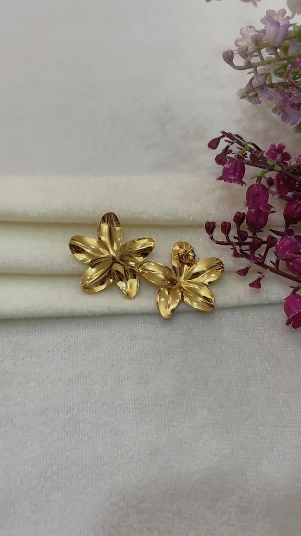 Gold_Tone_Floral_Stud_Earrings_for_Women