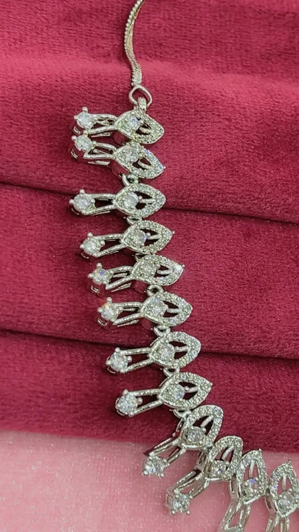 Silver_Tone_Stone_Studded_Necklace_And_Earrings_Set_for_Women
