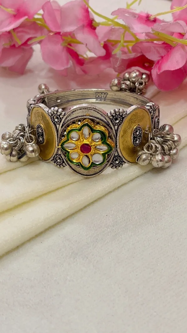 Silver_Oxidised_Floral_Charm_Bracelet_for_Women