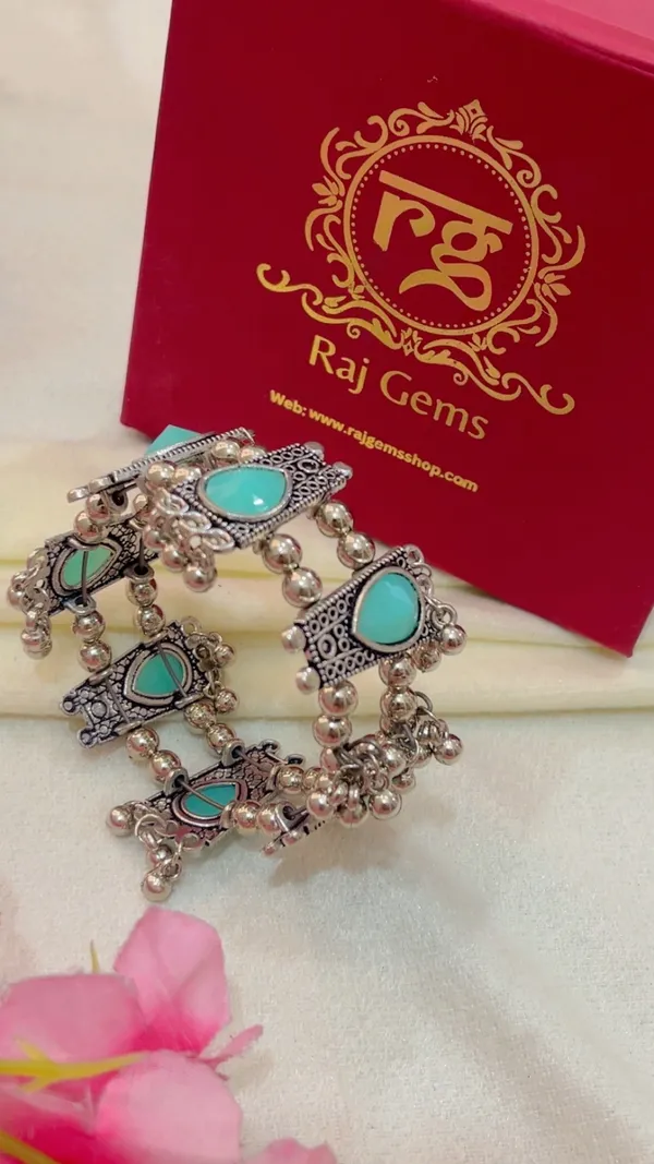 Silver_Tone_Turquoise_Stone_Link_Bracelet_for_Women