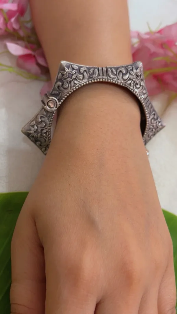 Silver_Oxidised_Floral_Cuff_Bracelet_for_Women