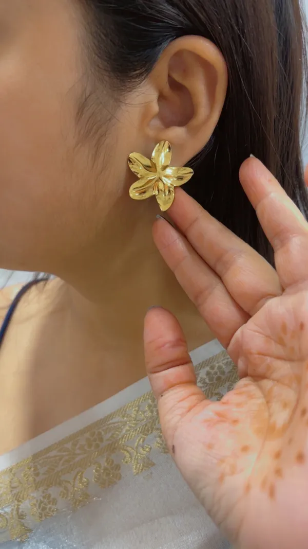 Gold_Tone_Floral_Stud_Earrings_for_Women