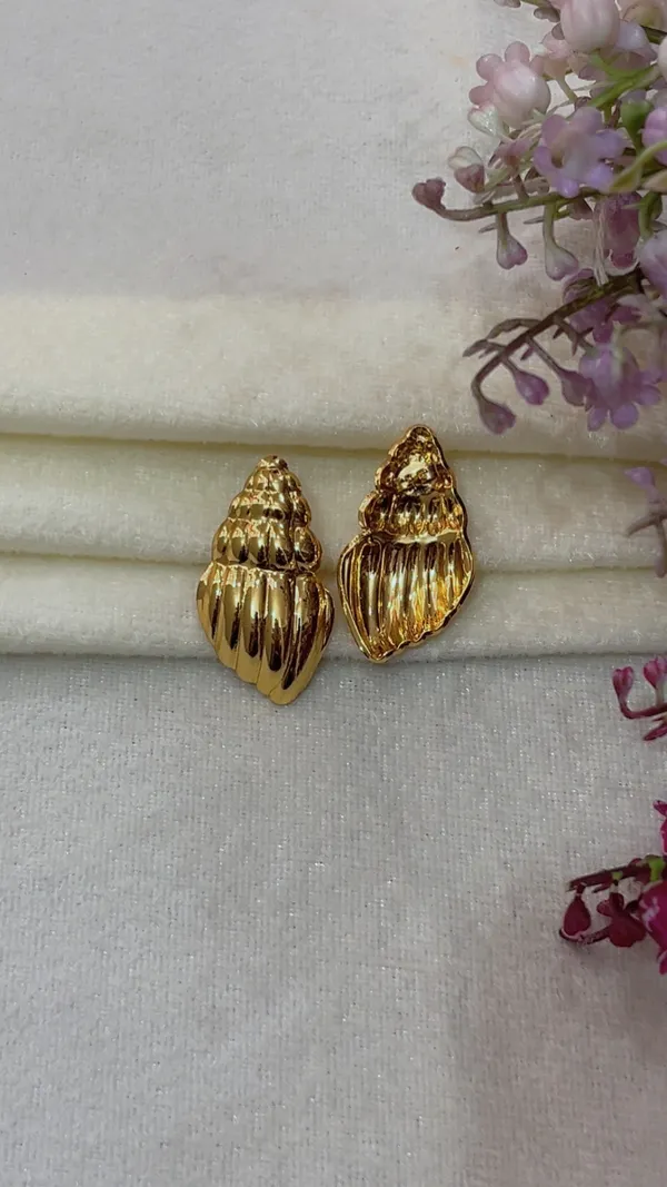 Gold_Tone_Textured_Shell_Stud_Earrings