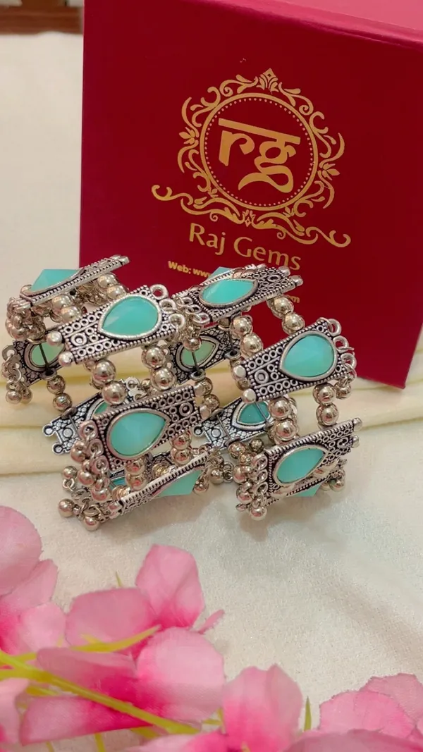 Silver_Tone_Turquoise_Stone_Link_Bracelet_for_Women