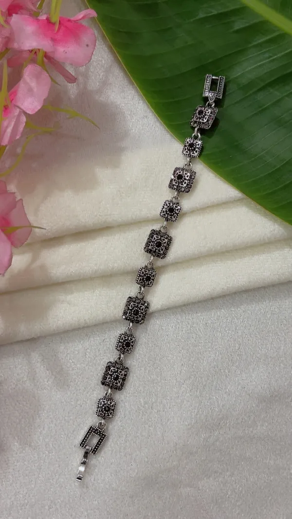 Black_Oxidized_Finish_Square_Motif_Link_Bracelet