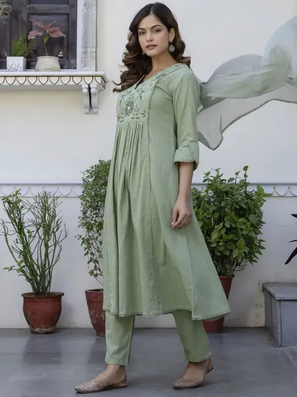 Cotton_Handloom_Ari_Work_Green_Poonam