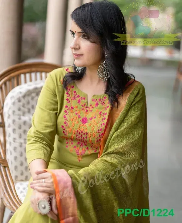 Green_Cotton_Slub_Aari_Embroidery_Kurti_Pant_Dupatta_Set_For_Women