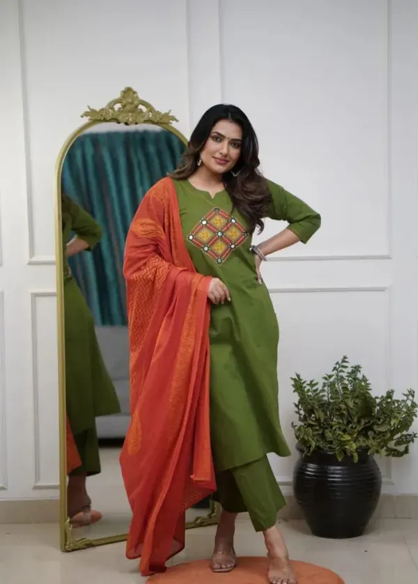 Cotton_Green_Kurti_Pant_With_Dupta_Ponam