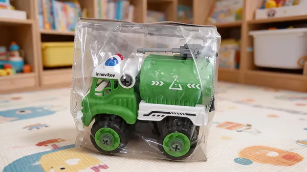 Green_Plastic_Toy_Water_Tanker_Truck