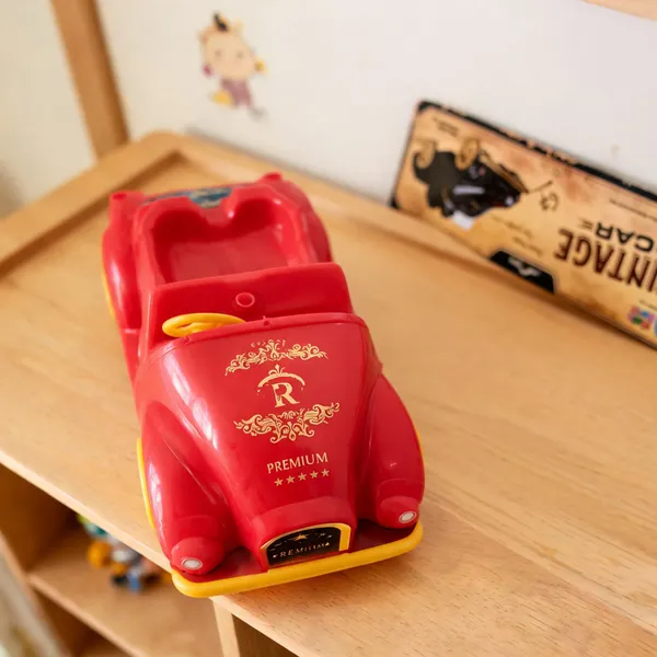 Red_Vintage_Pull-Back_Toy_Car