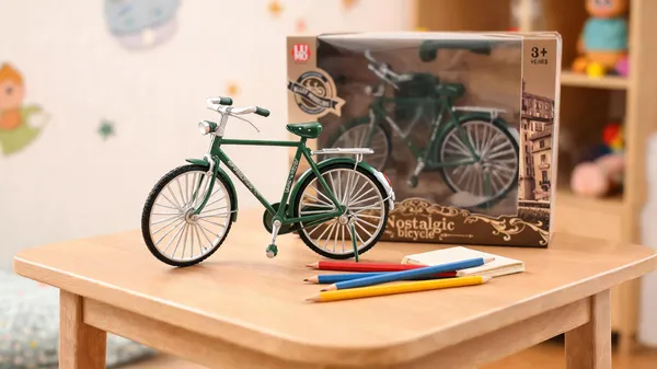 Green_Nostalgic_Bicycle_Model_Toy