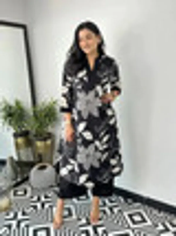 Shivwax_Women_Cotton_Blend_Kurta_Pant_Set