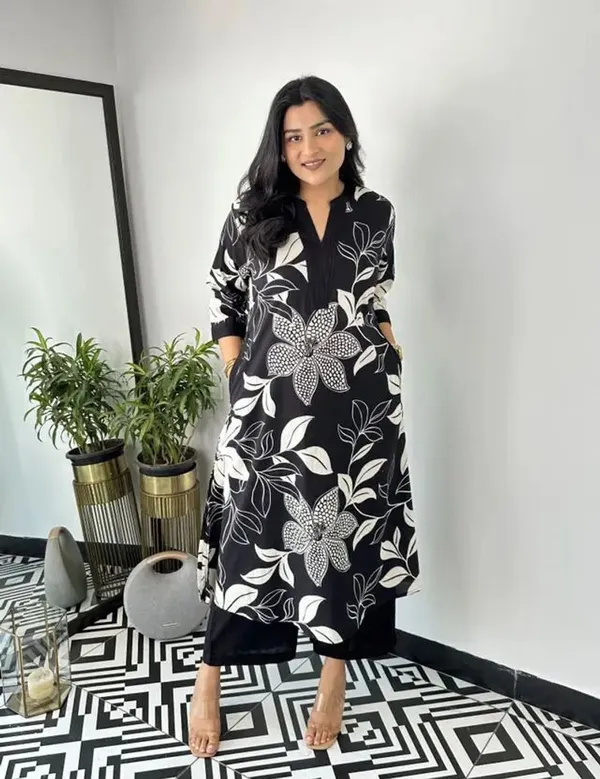 Shivwax_Women_Cotton_Blend_Kurta_Pant_Set