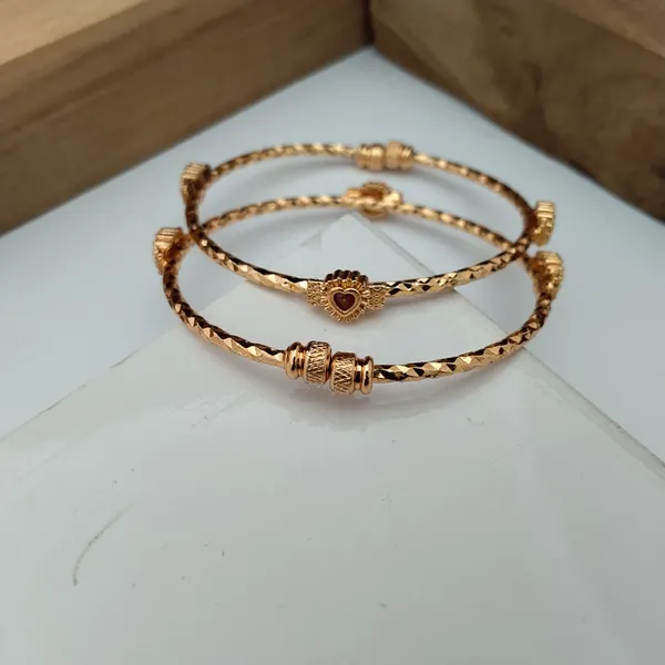 Gold_Tone_Heart_Design_Bracelet_Set_For_Women
