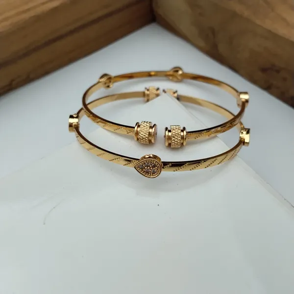 Gold_Tone_Textured_Bracelet_For_Women
