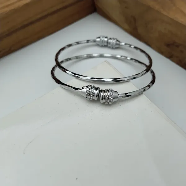 Silver_Tone_Textured_Bracelet_For_Women