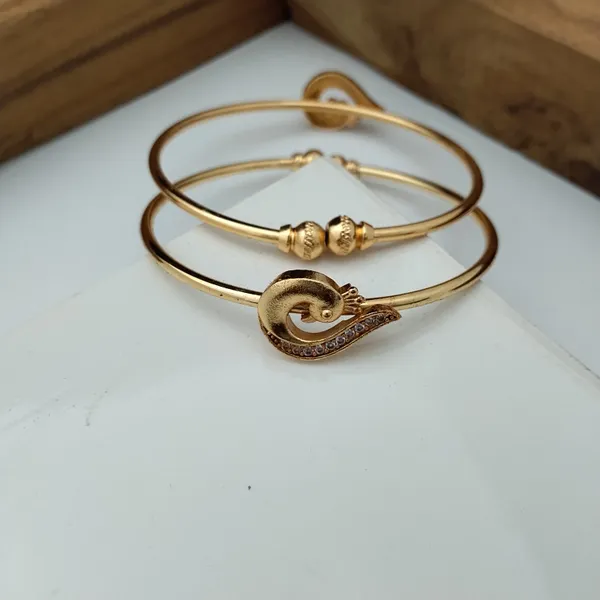 Gold_Tone_Peacock_Design_Bracelet_For_Women