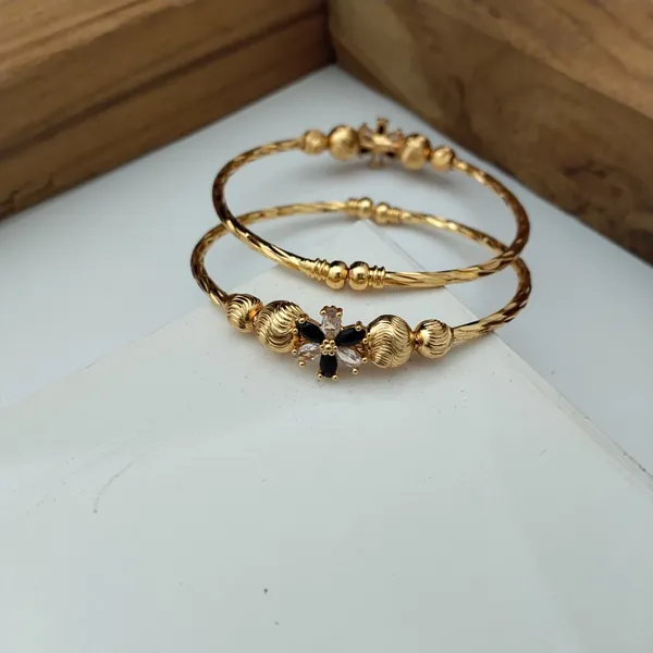 Gold_Tone_Floral_Bracelet_For_Women