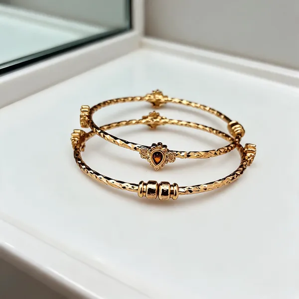 Gold-Toned_Heart_Charm_Bracelet_For_Women