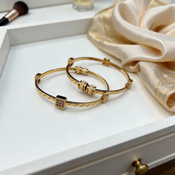 Gold_Tone_Textured_Bracelet_For_Women