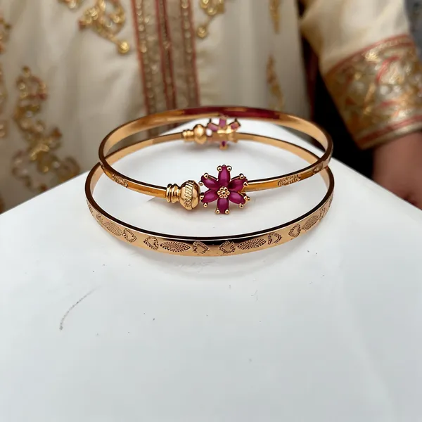 Gold_Tone_Floral_Bracelet_For_Women