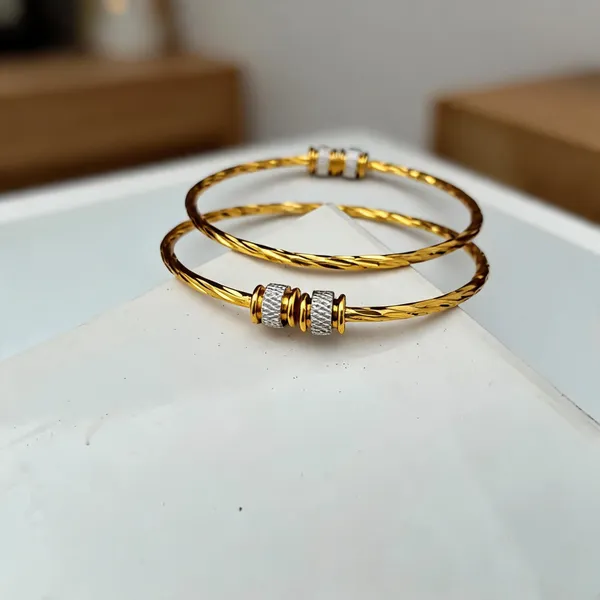 Gold_Tone_Textured_Bracelet_For_Women