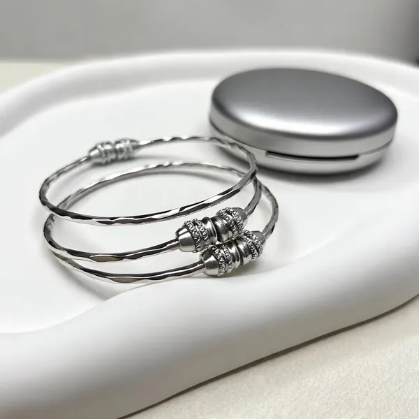 Silver_Tone_Textured_Bracelet_For_Women