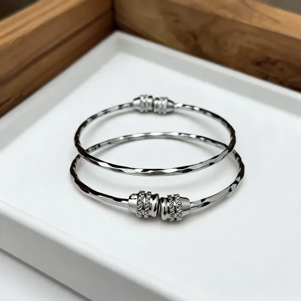 Silver_Tone_Textured_Bracelet_For_Women