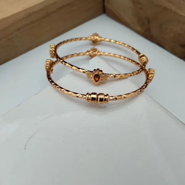 Gold-Toned_Heart_Charm_Bracelet_For_Women
