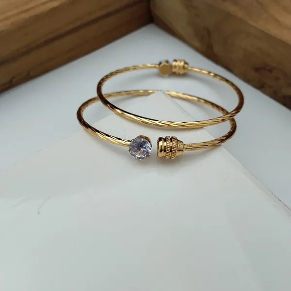 Gold_Tone_Twisted_Crystal_Bracelet_For_Women