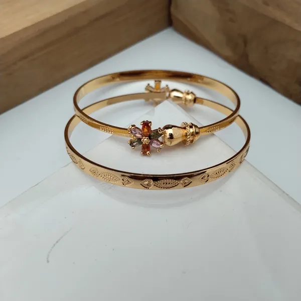 Gold_Tone_Floral_Engraved_Bracelet_For_Women