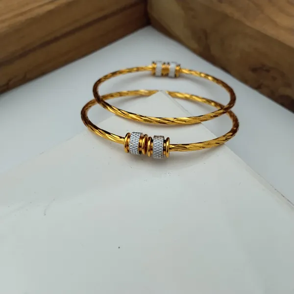 Gold_Tone_Textured_Bracelet_For_Women