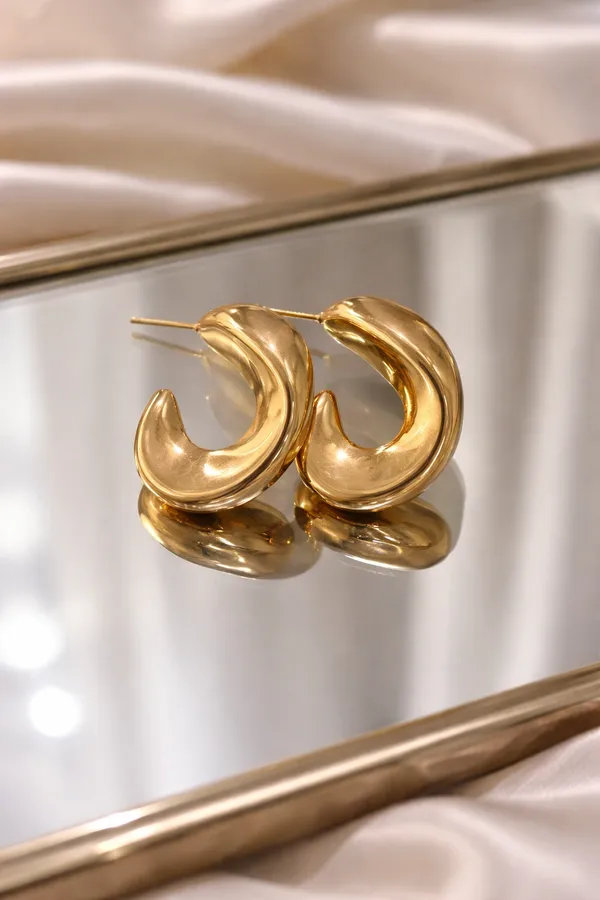 Gold_Stainless_Steel_Sculpted_Curved_Statement_Hoop_Earrings_For_Women