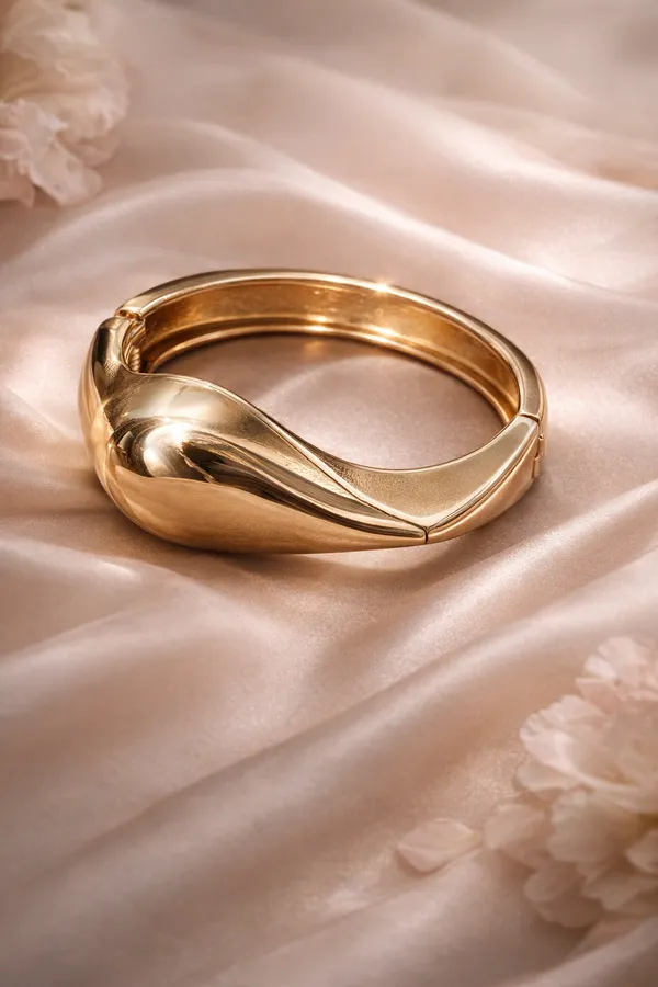 Gold_Stainless_Steel_Sculpted_Wave_Statement_Bangle_For_Women